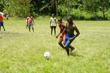 Isidoor Wens - voetballen in Botopasi